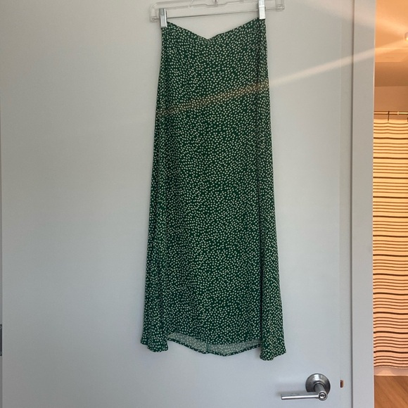 Reformation skirt - Picture 1 of 3
